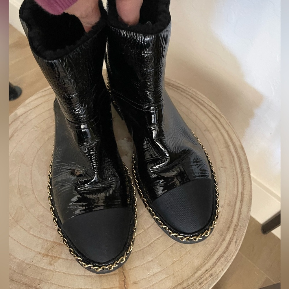 Chanel 2018 interlocking cc size 39 excellent condition###### size 39